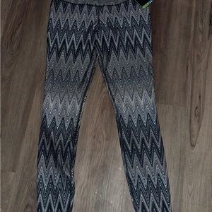 Chevron Pattern Black & White Leggings